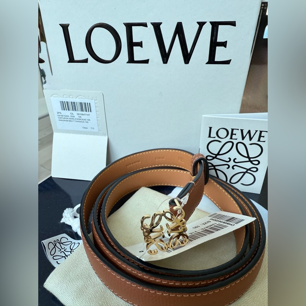 Loewe Anagram Textured Leather Belt 100% Vacuno-Calf Skin NWT Size 105 or 42